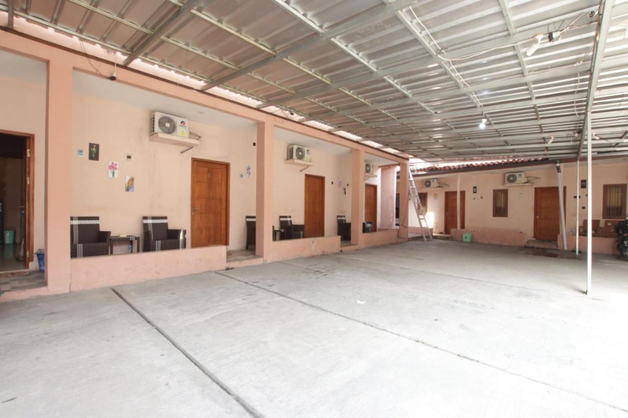 Oyo 91490 Hotel Rumah Kita Сиребон Екстериор снимка